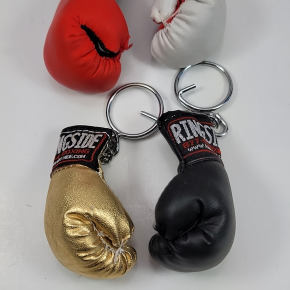 Set of 4 Ringside Boxing Glove Keychain Rings. - Picture 4 of 4